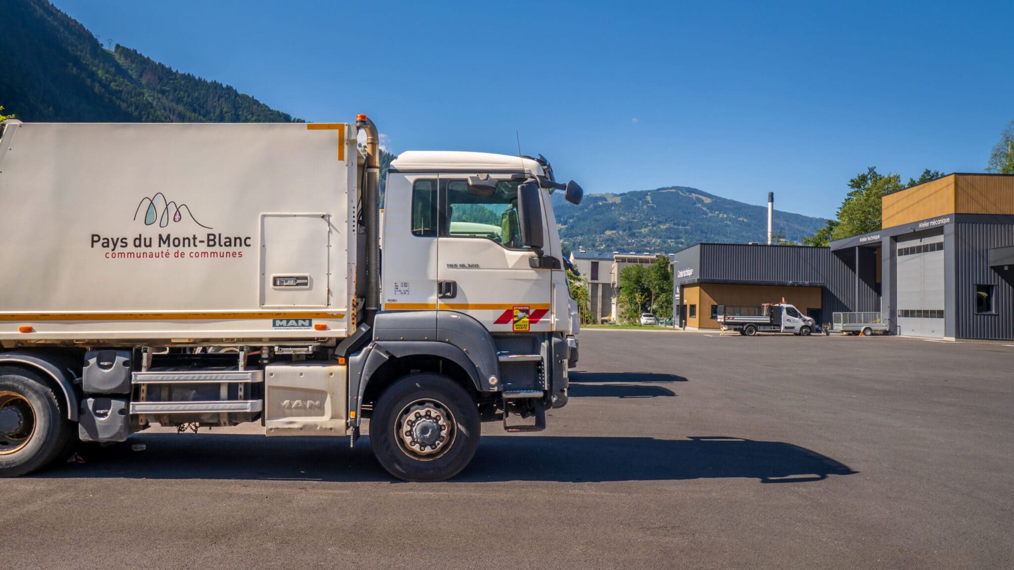 centre technique pays du mont-blanc déchets collecte dechèterie agents camion